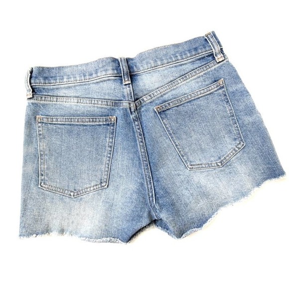 Gap 26 Denim Cut Off Shorts 26 /2.5" Medium Wash Distressed - Picture 2 of 5